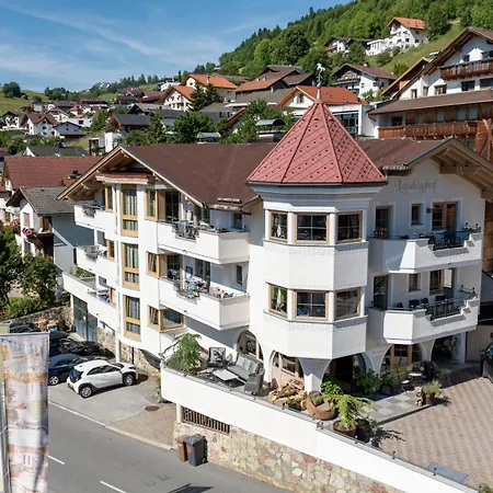 Laudegghof Ladis - Apartments With Castle Views-3